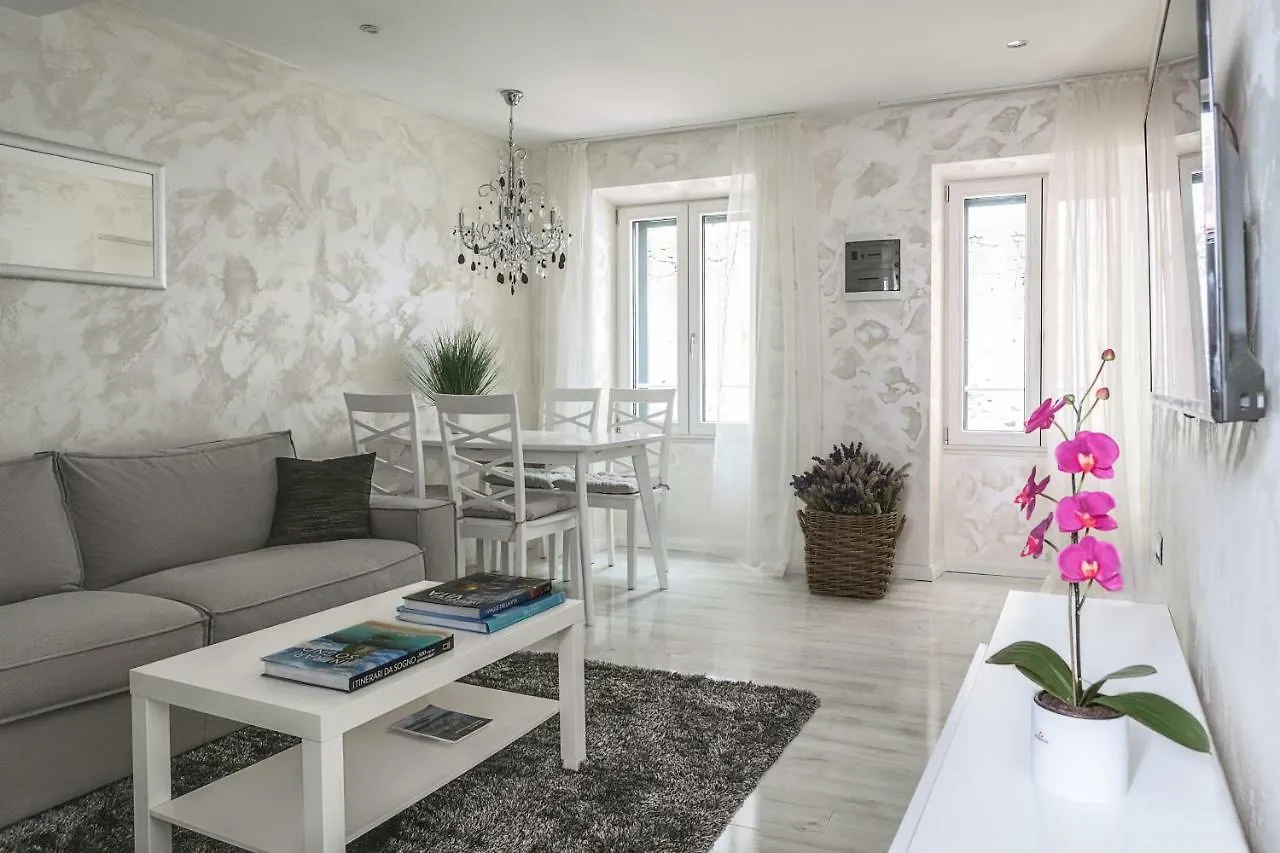 Royal View Apartment Rovinj 0*,